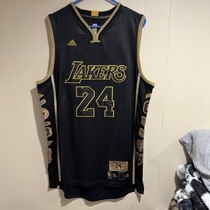 kobe bryant black commemorative jersey